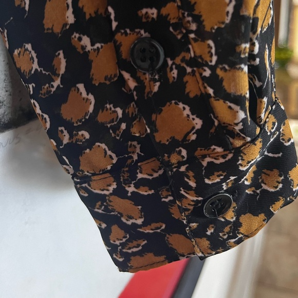 Black gold ocre details long sleeve button down shirt - Picture 4 of 6